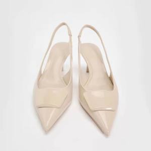 Zapatos <span class=keywords><strong>de</strong></span> tacón <span class=keywords><strong>de</strong></span> aguja <span class=keywords><strong>de</strong></span> verano Beige <span class=keywords><strong>de</strong></span> lujo para mujer, nuevos zapatos <span class=keywords><strong>de</strong></span> charol concisos con tacón bajo fino, sandalias con cabeza puntiaguda, zapatos - Product Image 3