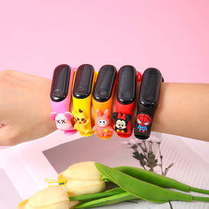 Reloj electrónico LED para niños, juguete de peluche de dibujos animados, regalo para niños de 4 a 6 años, material plástico, unisex - Product Image 2