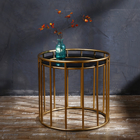 Table basse ronde en métal décoratif, style moderne, avec dessus en marbre blanc