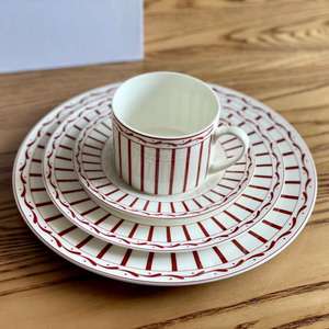 Assiette en céramique avec motif rayé rouge, ensemble de 3 tasses en porcelaine, cadeaux pour dessert, salade et décoration de table - Product Image 2