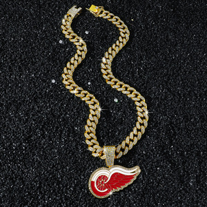 สร้อยคอจี้โลโก้ทีมเรดวิงส์ ดีไซน์ฮิปฮอปทรงเรขาคณิต สีแดง ขายดี ชุบทอง/เงิน สร้อยคอผู้ชาย เครื่องประดับแฟชั่น - Product Image 3