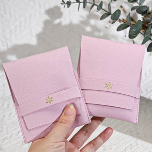 Pochette de luxe en microfibre pour bijoux (bracelets, boucles d'oreilles, colliers) – Sac cadeau personnalisé en microfibre - Product Image 1