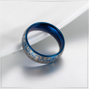 Anillo de Acero de Titanio con Patrón Mitológico Chino Taotie, Color Azul, Dorado y Negro, Joyería Masculina para Uso Diario - Product Image 4