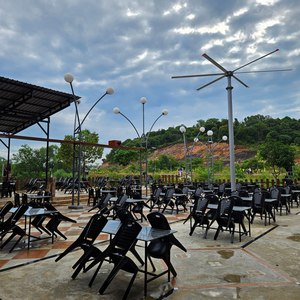 Ventilador de Pie Portátil HVLS de 5m 7.3m para Uso en Exteriores, Impermeable, IE5, Bajo Consumo de Energía, Ventiladores de Pie Grandes OEM para Almacenes - Product Image 1