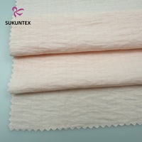 Tissu sergé en polyester, effet peau de pêche, poids moyen, pour robe femme