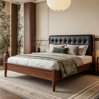 Lit double vintage en bois massif de frêne avec tête de lit capitonnée en cuir et pieds à tiges – Meubles de chambre en gros