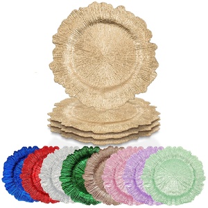 Assiettes de présentation réutilisables de 13 pouces dorées en plastique à motif récif, décoratives, pour événements formels, location et approvisionnement en gros - Product Image 1