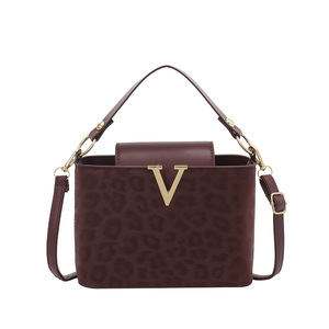 Zipper Closure Portable Large New Arrival Women's PU Leather <strong>Medium</strong> Regular Shape Modern Classic Vintage Crossbody <strong>Handbag</strong> - Product Image 6