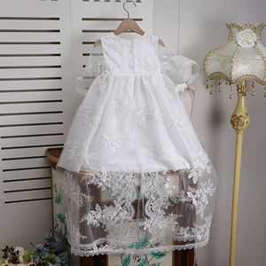 Vente en gros <span class=keywords><strong>robe</strong></span> <span class=keywords><strong>de</strong></span> baptême OEM ODM pour bébé fille, dentelle blanche brodée, ensemble <span class=keywords><strong>de</strong></span> robes <span class=keywords><strong>de</strong></span> baptême pour bébé 3-24m - Product Image 3