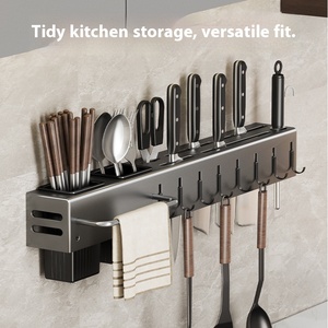 Le fabricant fournit des étagères murales en métal pour la <span class=keywords><strong>cuisine</strong></span> et des porte-couteaux pour les outils de nettoyage <span class=keywords><strong>sans</strong></span> <span class=keywords><strong>percer</strong></span> de trous. - Product Image 2