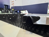 Centre de pliage automatique quatre côtés à taille variable (1000-3200 mm) pour boîtiers métalliques