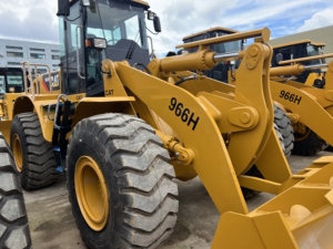 รถตักล้อยางมือสอง Caterpillar 966H กำลังขายดี, กำลัง 195 กิโลวัตต์, ระบบเกียร์ Powershift, แรงเบรกอันทรงพลัง, รถตักล้อยางมือสอง - Product Image 1