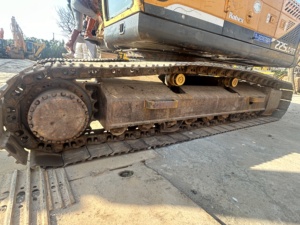 Excavadora Hyundai 225LC-9 Original de Alta Calidad, de Segunda Mano, en Buen Estado de Funcionamiento, Disponible para la Venta - Product Image 4
