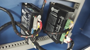 เครื่องแกะสลักเลเซอร์3D 1300*2500มม. พร้อมรีซี W4 W8 W6 100W 130W 150W 180W 200W 300W สเต็ปเปอร์มอเตอร์ - Product Image 5