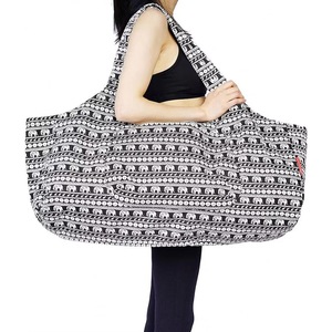 Sac de transport pour tapis de yoga BSCI, grand sac fourre-tout pour tapis de yoga avec poches, compatible avec les tapis dotés de poches de rangement multifonctions, léger - Product Image 1