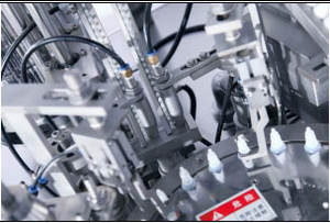 स्वचालित छोटी बोतल आँख ड्रॉप भरने Plugging और कैपिंग मशीन के लिए आई ड्रॉप भराव - Product Image 6