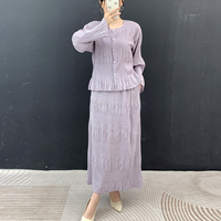 Ensemble décontracté deux pièces plissé minimaliste OEM d'usine, style Dubaï, couleur lavande unie, avec cardigan à franges et jupe midi