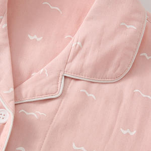 Ensemble de pyjama en satin à manches courtes pour femmes d'été respirant <span class=keywords><strong>Double</strong></span> <span class=keywords><strong>gaze</strong></span> avec revers solide en gros vêtements de maison - Product Image 3