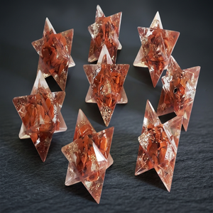 Venta al por mayor de estrellas de orgón de jaspe rojo natural, piedra semipreciosa tallada a mano, artesanía de piedra tallada con efecto de sombra, estrella Merkaba para sanación. - Product Image 1