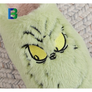 Cadeau de Noël <span class=keywords><strong>Grinch</strong></span> Face pantoufles modèles chambre unisexe maison fourrure pantoufles - Product Image 5