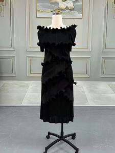 Robe plissée décontractée Miyake orange à épaules dénudées, superposée, style occidental, pour femmes grandes tailles, vente en gros - Product Image 4