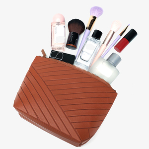 Pochette de voyage multi-poches en PVC écologique avec logo personnalisé, couture chevron, grande capacité pour organiser les objets, idéale comme cadeau - Product Image 2