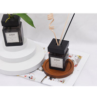 Bouteille diffuseur de roseau carré en verre de fleur de luxe unique Hotsale pour la décoration intérieure bouteille d'arôme de 200ml avec boîte
