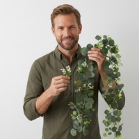 Guirlande d'eucalyptus artificiel en plastique à 60 têtes pour arche de mariage, décoration murale pour fêtes à domicile - Vente en gros