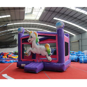 Château gonflable violet arc-en-ciel avec cheval pour location commerciale, idéal pour les fêtes en extérieur - Product Image 3