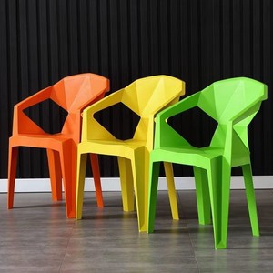 Sedia da Esterno Impilabile in Plastica PP per Giardino, Cortile, Bordo Piscina ed Eventi all'Aperto - Product Image 1