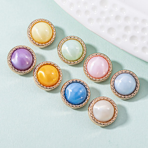 Sang Trọng Vòng <span class=keywords><strong>Acrylic</strong></span> Ngọc Trai Trang Trí Nút Chất Lượng Cao Mạ Vàng Kim Loại Chân Áo Sơ Mi Nút Cho Phụ Nữ Cardigan Voan - Product Image 3