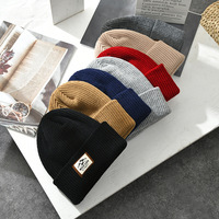 Gorro de punto acanalado con parche de etiqueta de diseñador, mezcla de lana, unisex, cálido, para otoño e invierno, cortavientos, informal, para exteriores, diario, liso.