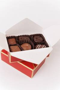 Boîte postale en carton ondulé avec logo de taille personnalisée pour l'emballage de petites boîtes postales d'expédition en carton de papier noir mat pour entreprises - Product Image 4