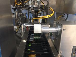 Machine d'emballage automatique rotative continue <span class=keywords><strong>sous</strong></span> <span class=keywords><strong>vide</strong></span> LINPACK pour sachets préformés, idéale pour les saucisses et les noix - Product Image 3