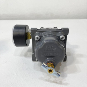 Régulateur de pression Fisher 67CFR-239 pneumatique avec manomètre pour le traitement de l'eau - Product Image 2