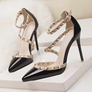 Haute qualité 6cm talon aiguille pompes de fête pour femmes à bout ouvert chaussures d'été Sexy rivets pointus évider sandales à talons hauts - Product Image 5