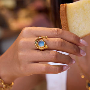 Bague tendance pour femmes en acier inoxydable plaqué or 18 carats, série équestre, ouverture en forme de <span class=keywords><strong>sabot</strong></span>, sertie de griffes rondes - Product Image 1