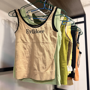 เสื้อถักมือสองขายส่ง เสื้อถักไทย เสื้อคาร์ดิแกนแขนสั้น เสื้อผู้หญิงมือสอง เสื้อสเวตเตอร์ เสื้อกล้าม  ขั้นต่ำ 45 กก. - Product Image 3