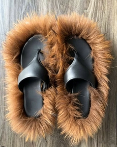 <span class=keywords><strong>Sandali</strong></span> <span class=keywords><strong>infradito</strong></span> da <span class=keywords><strong>donna</strong></span> di lusso in pelliccia sintetica con bordo shaggy oversize, scarpe statement all'avanguardia, personalizzabili con logo, all'ingrosso - Product Image 4