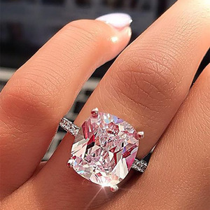Anello con Zircone Quadrato a Quattro Punte, Gioiello Elegante da Donna con Grande Pietra, Anello di Fidanzamento alla Moda per Uso Quotidiano - Product Image 2