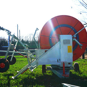 Sistema de riego por aspersión agrícola con carrete metálico y bomba para riego de campos agrícolas - Product Image 3