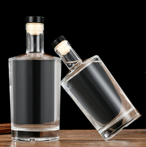 Bouteille en verre de <span class=keywords><strong>vin</strong></span> de liqueur de forme ronde de haute qualité de 100ml 500ml 750ml avec <span class=keywords><strong>bouchon</strong></span> en liège Vodka Gin Rhum Whisky Bouteille en verre - Product Image 2