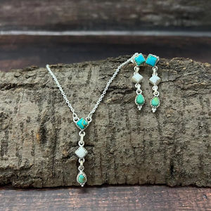 Ensemble collier et boucles d'oreilles en argent sterling fait main avec un beau buffle blanc - Product Image 1