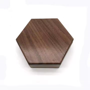 Boîte à dés en bois <span class=keywords><strong>de</strong></span> noyer noir naturel <span class=keywords><strong>pour</strong></span> jeux <span class=keywords><strong>de</strong></span> rôle Dungeons and Dragons (D&D) avec couvercle magnétique robuste - Product Image 6