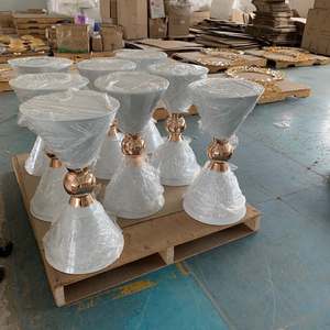 <span class=keywords><strong>Tabouret</strong></span> <span class=keywords><strong>de</strong></span> <span class=keywords><strong>bar</strong></span> rond <span class=keywords><strong>pour</strong></span> fête et événement Table <span class=keywords><strong>de</strong></span> <span class=keywords><strong>bar</strong></span> moderne design blanc et noir <span class=keywords><strong>pour</strong></span> mariage dans la salle d'hôtel - Product Image 1