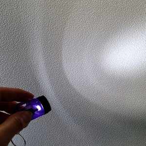 Linterna LED Personalizada Barata - Mini Llaveros - Juguete Divertido para Fiestas de Cumpleaños, Luz para Acampar y Senderismo al Aire Libre - Product Image 4