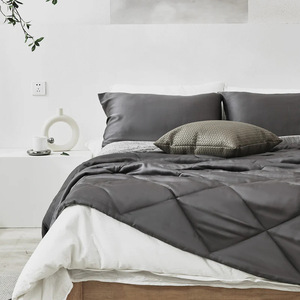 Manta Refrigerante de Verano, de Bambú y Algodón, Acolchada, Color Gris Oscuro, Tamaño Doble para Adultos, Lavable a Máquina, Relleno de Fibra Sintética - Product Image 2