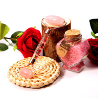 Rosen-Duft Maßgeschneidertes Aromaset Einfacher Stil Badezimmer-Geschenkset Natürliche Kerze Roll-on Salz-Kugeln Badebomben Körper- und Heim-Spa