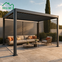 Pergola motorisée électrique rétractable en aluminium avec treillis de clôture, à suspension cantilever, murale, en verre à lamelles, étanche