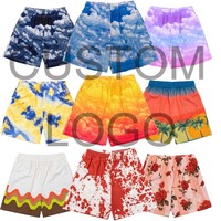 Shorts de sport unisexe en polyester avec logo personnalisé OEM, entrejambe de 5 pouces, motif anime, pour fitness, basketball et gym, avec poches en mesh pour homme